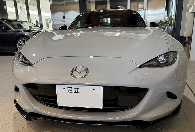 マツダ・ロードスターにセラミックコーティングを施工