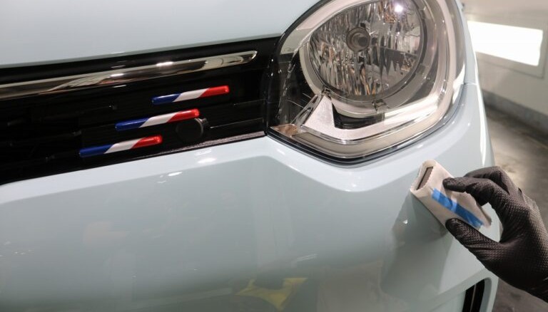 ルノー・トゥインゴにセラミックコーティングを施工