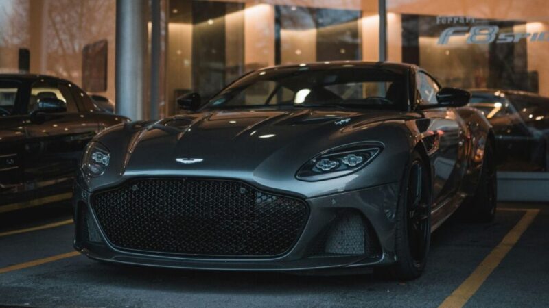 アストンマーティンにおすすめのコーティングについて解説するイメージ