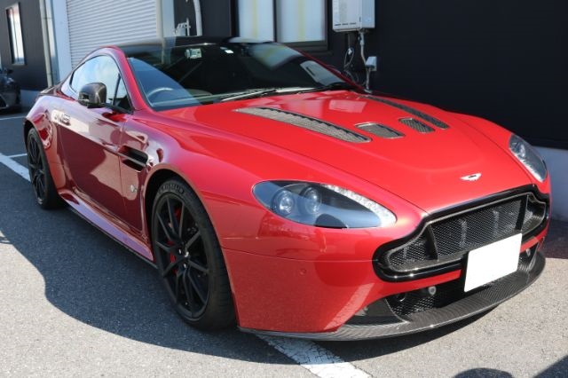 アストンマーティン・VantageSにセラミックコーティングを施工