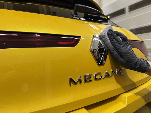 メガーヌ　施工中