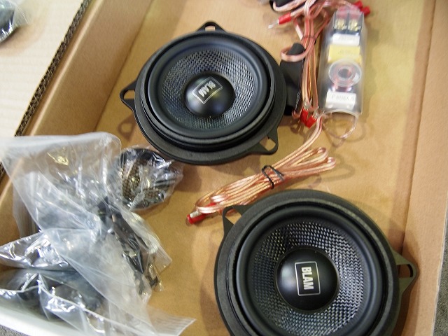 茨城県よりご来店のbmwにスピーカー交換 デット二ング作業を行いまして音質改善 カーオーディオ デッドニング施工実績cbiic