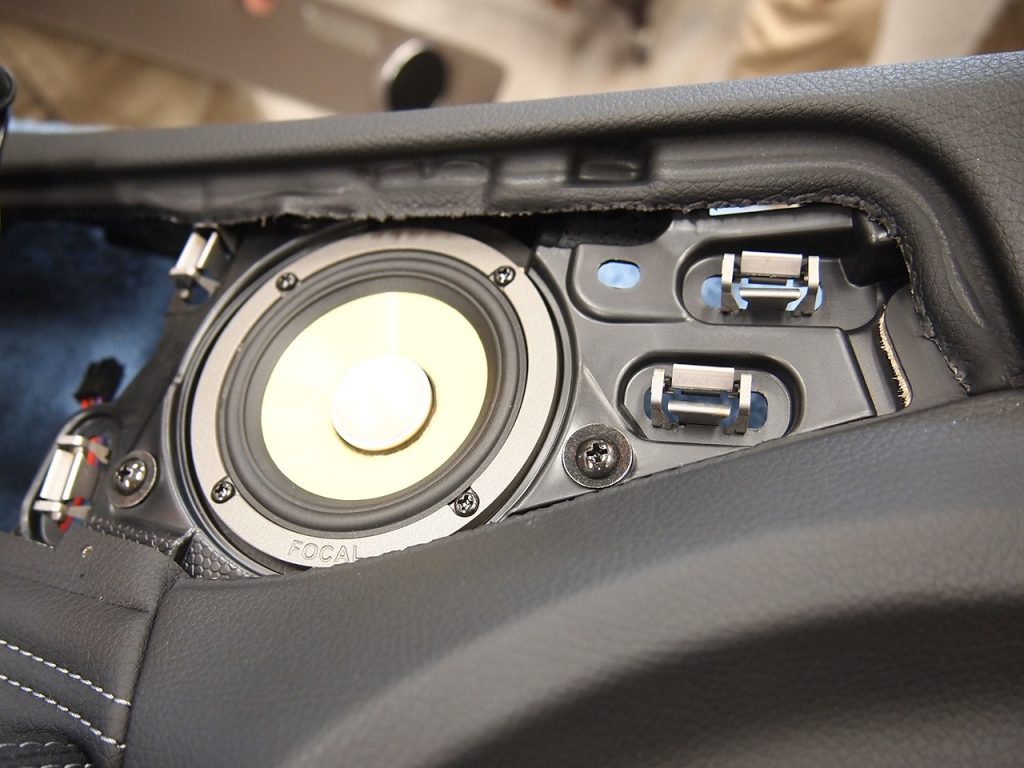 千葉県よりご来店のベンツにフォーカルスピーカー取り付けました カーオーディオ デッドニング施工実績cbiic