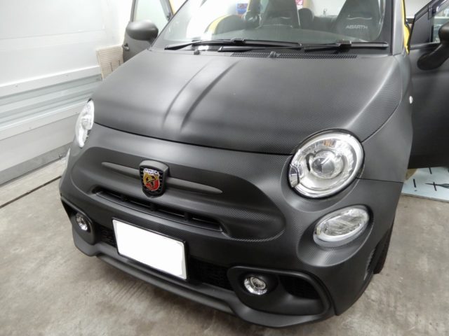 フルカーボンラッピングしたカッコいいアバルトにフルデッドニング施工しました!