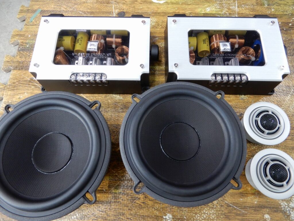 レクサスrxにjbl670gtiスピーカー取付け 音質改善させていただきました カーオーディオ デッドニング施工実績cbiic