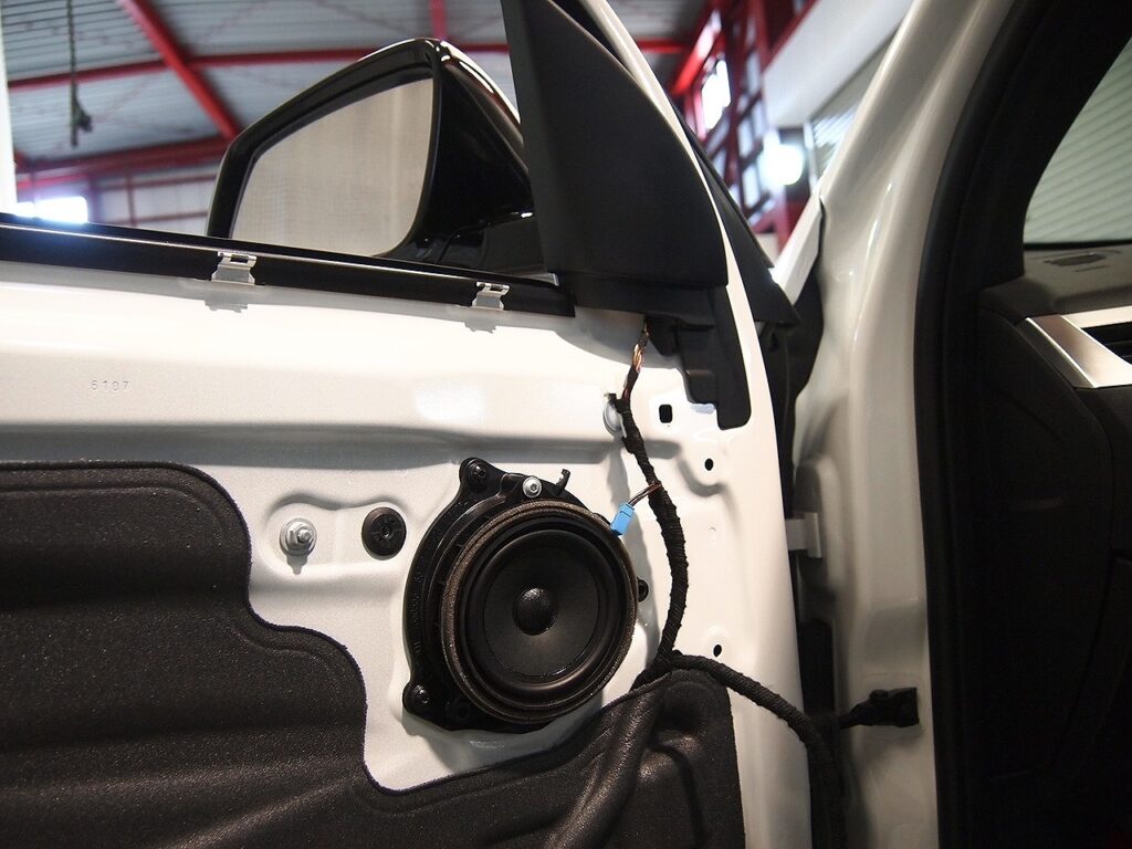 Bmw専用スピーカーの中でもダントツの一番人気 フォーカルスピーカーはいかがでしょうか カーオーディオ デッドニング施工実績cbiic