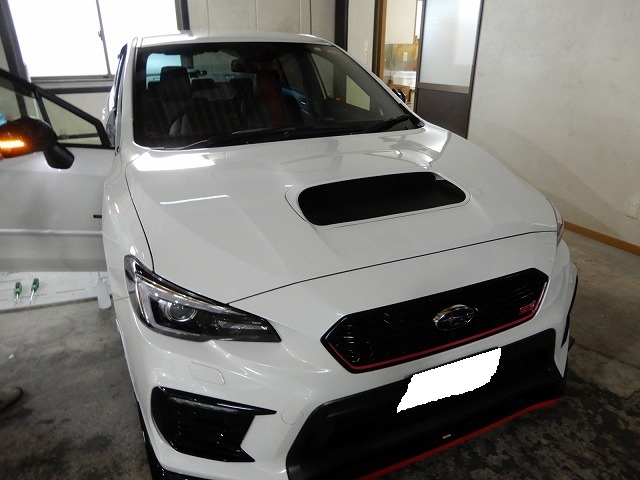 スバルのWRXにドアデッドニング施工