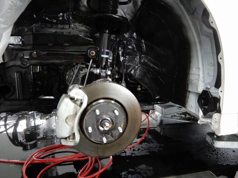 トヨタ　アルファード　デッドニング　タイヤデッドニング　エンジンルームデッドニング　施工　施工画像　