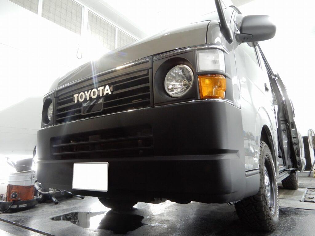 トヨタ ハイエースデッドニング施工 トヨタ ハイエースにフルデッドニングを施工させていただきました