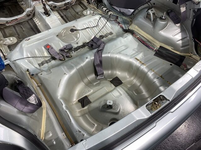 千葉県からお越しのマーチにフルデッドニングを施工させていただきまし 