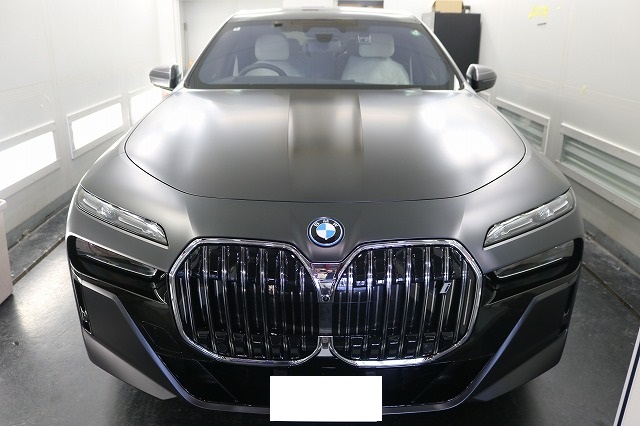 艶消し塗装のBMW i7