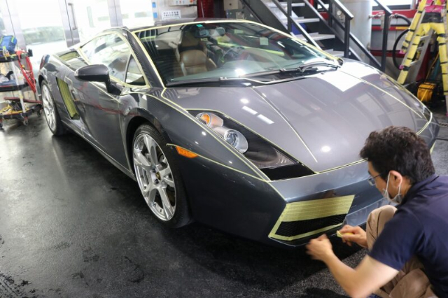 ランボルギーニガヤルドにカーコーティングを施工 下地処理