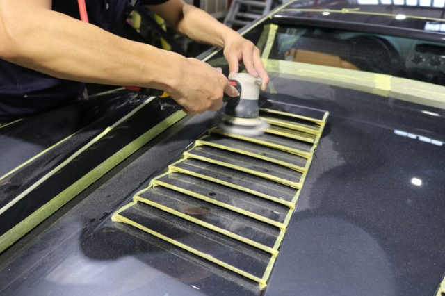 ランボルギーニガヤルドにカーコーティングを施工 下地処理2