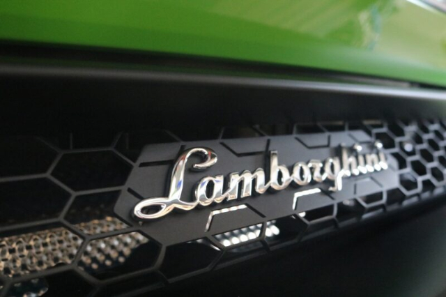 ランボルギーニウラカンにセラミックコーティング施工