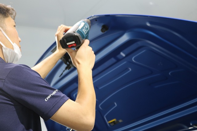 アウディR８にプロテクションフィルムZELの施工3