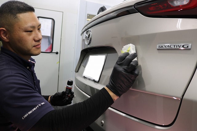 マツダⅭX-8にカーコーティング 施工中