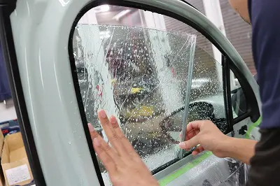 カーフィルムの貼り方と注意点 - トータルカービューティIIC