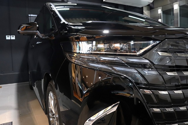 TOYOTAアルファード ボンネットにプロテクションフィルム施工 施工完了2
