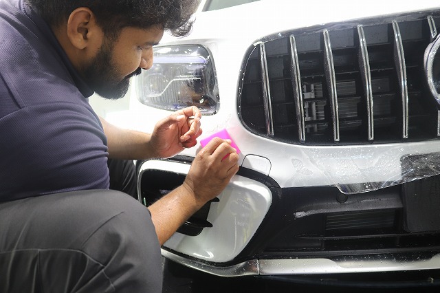 メルセデスベンツGLB プロテクションフィルム 施工中2