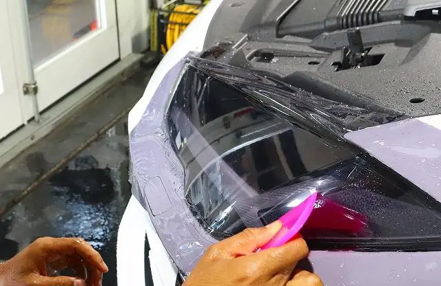 プロ直伝！プロテクションフィルムで実現するヘッドライト保護完全