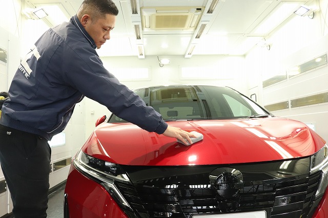 日産 ノート オーラ NISMO カーコーティング施工中