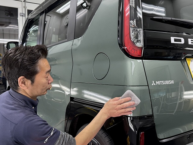 デリカミニ コーティング 施工中