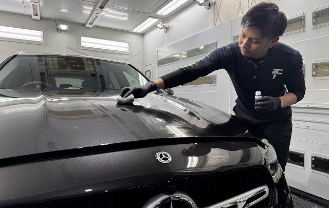 メルセデスベンツC220ⅾ All-Terrainにカーコーティング 施工すする様子