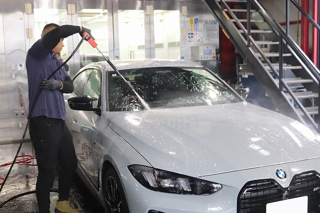 (縣下書き)ガラスコーティングの雨対策!効果、施工、メンテナンスのコツをプロが解説 - ガラスコーティング剤通販ブログ 水洗い洗車のコツ