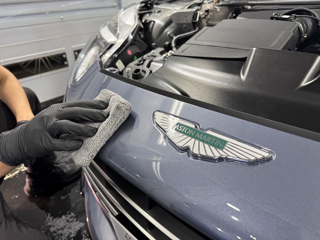 アストンマーティンDB12 施工完了中3