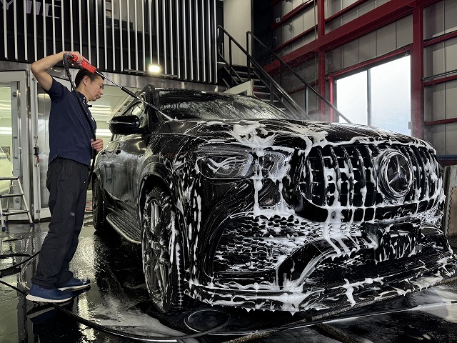 メルセデスベンツGLE53にカーコーティング 洗車