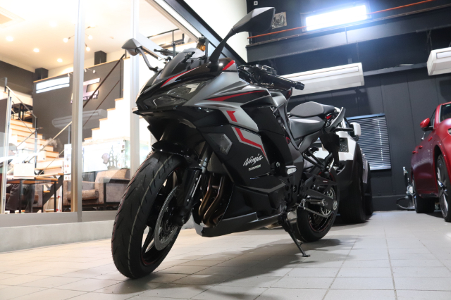 最強のバイクコーティングは専門店のイメージ（カワサキバイク 新型ニンジャ）