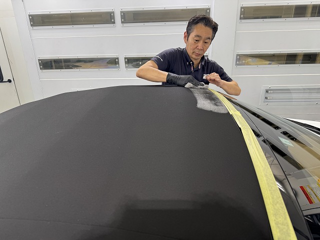 レクサスLCにカーコーティングの施工中3