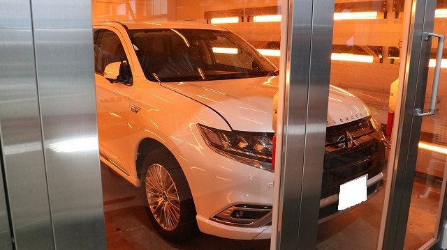 三菱・アウトランダーにガラスコーティングを施工