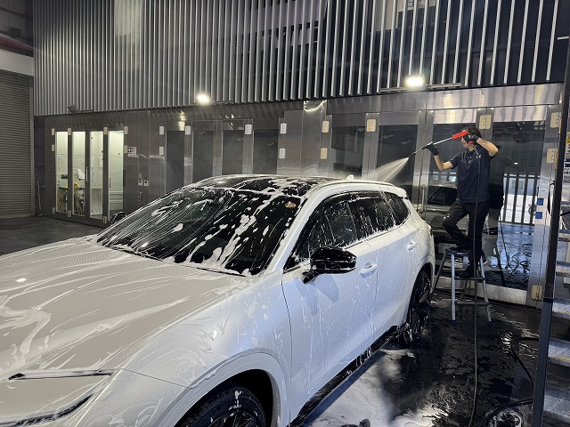 トヨタ　クラウンエステート　洗車作業中　松戸