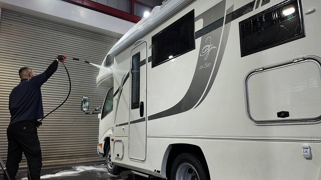 キャンピングカー　VANTECH　ZiL520　高圧洗浄作業　習志野