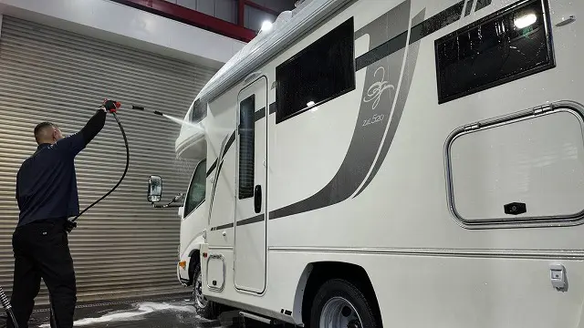 バンテック・ZiL520にキャンピングカーコーティング - トータルカー