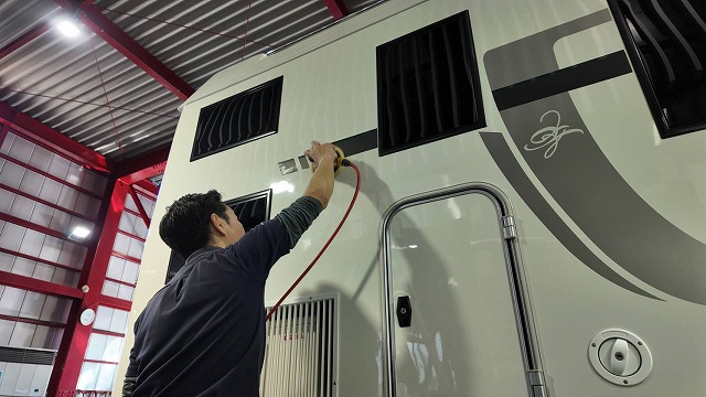キャンピングカー　VANTECH　ZiL520　研磨作業　習志野