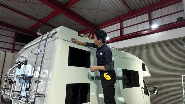 キャンピングカー　VANTECH　ZiL520　セラミックコーティング剤塗布中　習志野