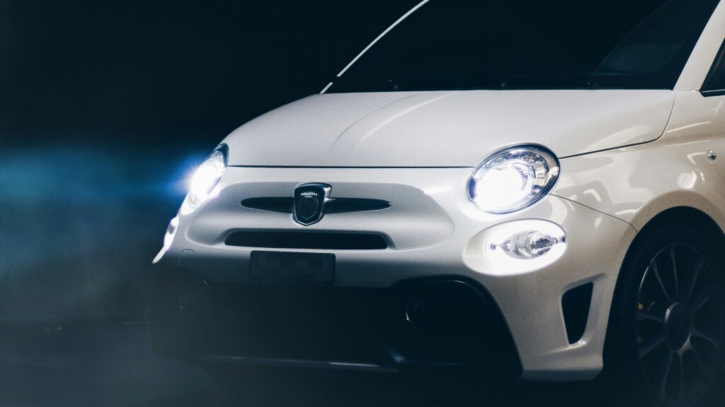 フィアットカーコーティングに関するよくある質問に答えるイメージ