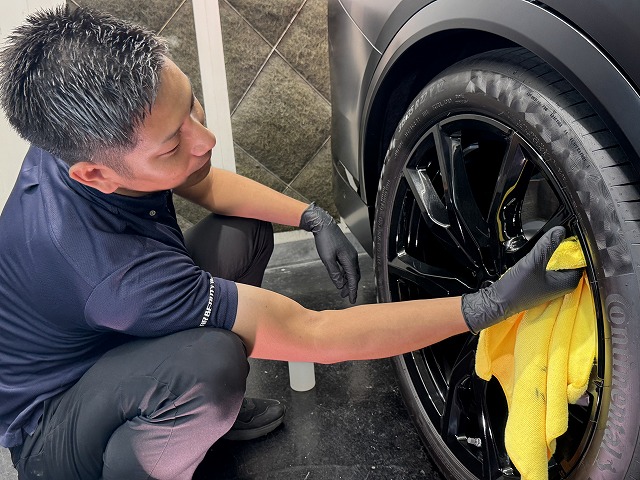 BMW X7 SystemXWHEEL拭き上げ中　千葉