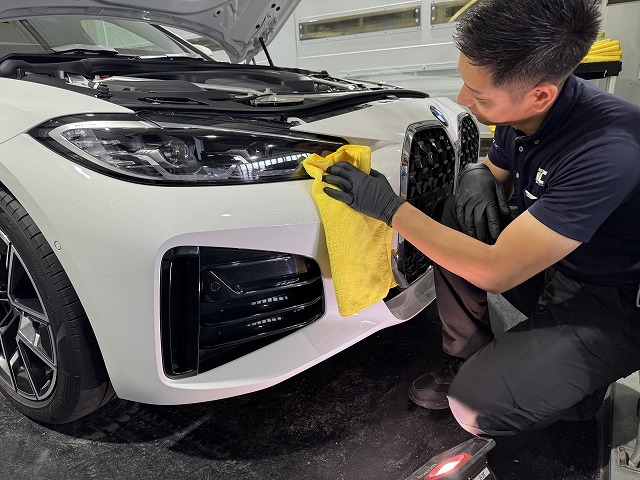 BMW420i　セラミックコーティング拭き上げ作業中　千葉