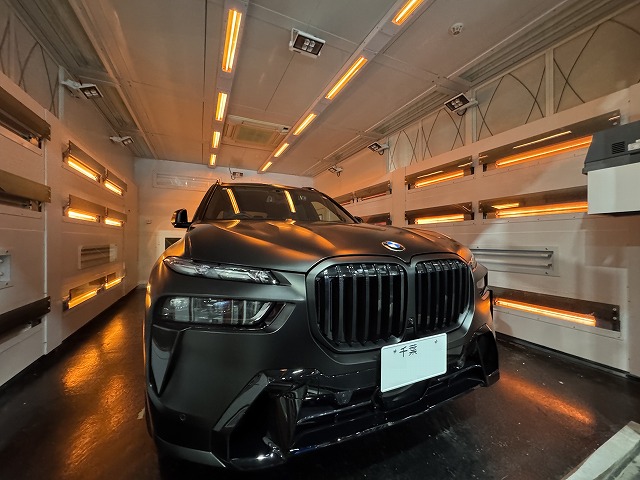 BMW X7 セラミックコーティング　遠赤外線乾燥中　千葉