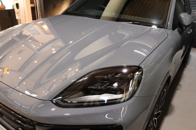 ポルシェカイエン　カーフィルム施工後　フロント寄り写真
