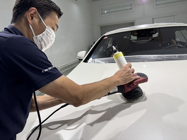 0001 1 - トータルカービューティIIC メルセデスベンツS560カブリオレ 研磨作業中 浦安市