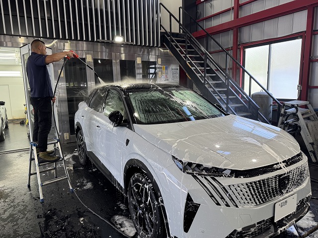 プジョー3008 洗車の様子　習志野市