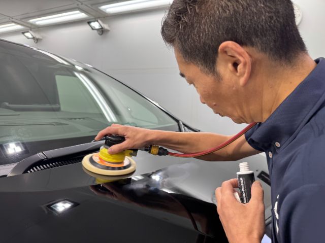 下地処理中　トヨタ ヴェルファイアにカーコーティング