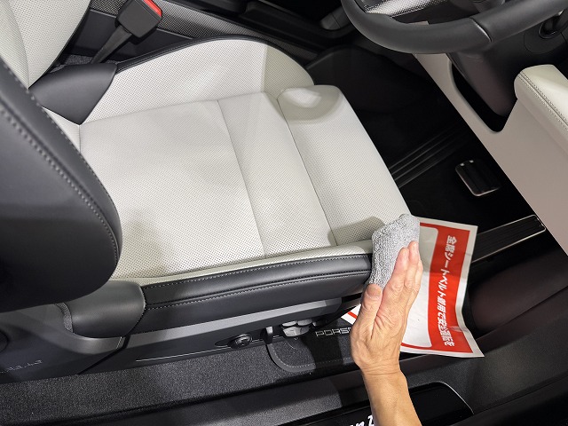 0011 - トータルカービューティIIC ポルシェ タイカン クロスツーリスモ 内装コーティングフルパッケージ塗布中 新宿