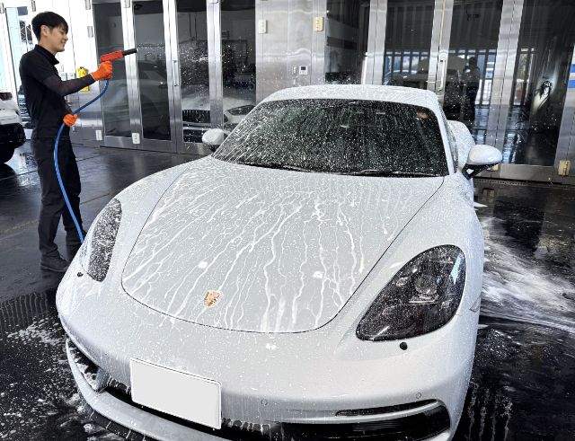 ポルシェ 718ケイマンにセラミックコーティング　洗車