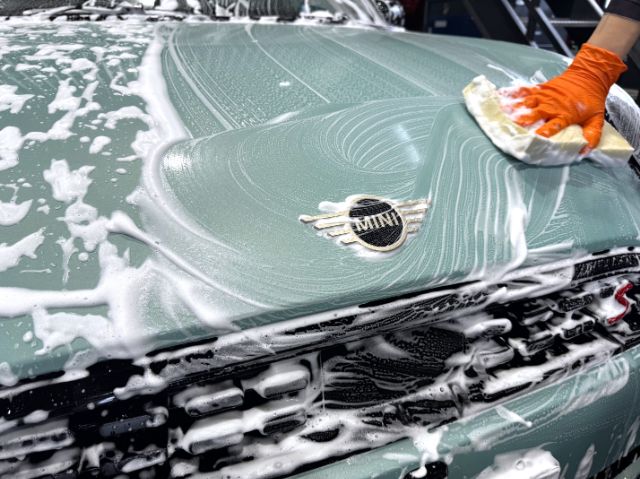 BMW MINIクーパーSにセラミックコーティング　洗車