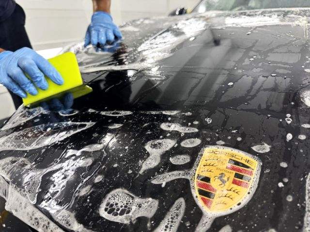 ポルシェ911カレラSのボンネットにプロテクションフィルム施工